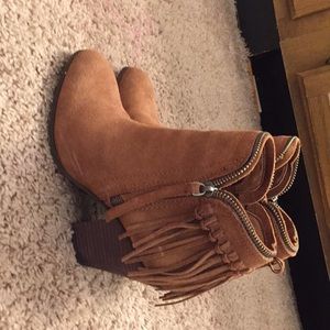 Small heeled ankle boots